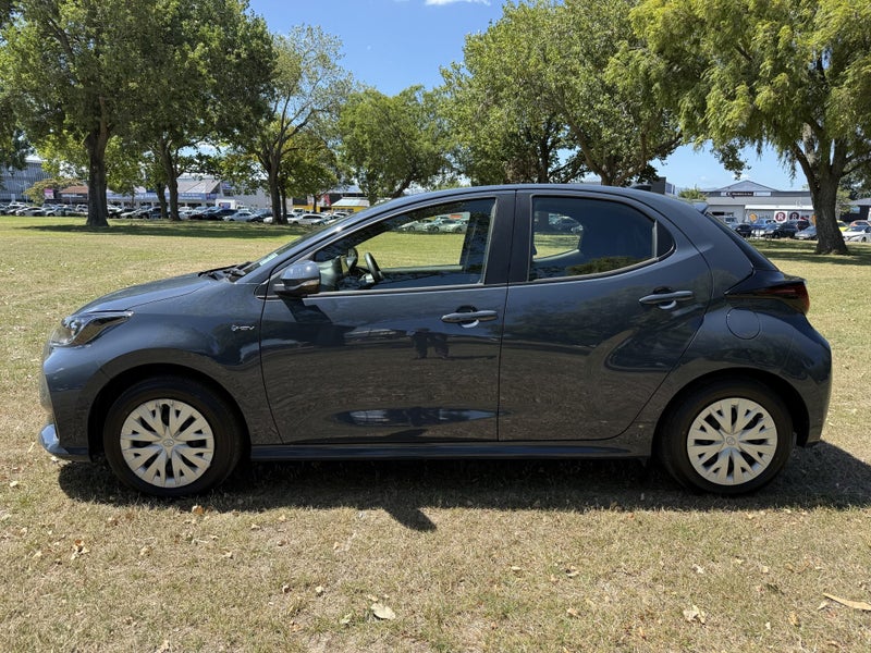 2024 Toyota Yaris GX 1.5P Hybrid FWD Automatic... image 4