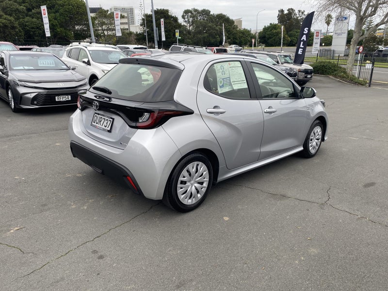 2024 Toyota Yaris GX 1.5P Hybrid Hatch image 2