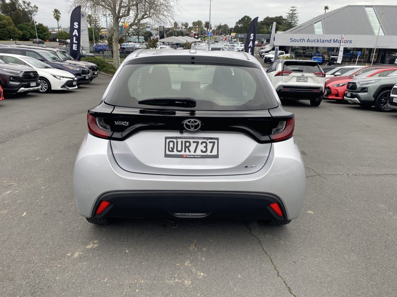 2024 Toyota Yaris GX 1.5P Hybrid Hatch image 3