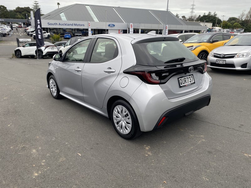 2024 Toyota Yaris GX 1.5P Hybrid Hatch image 5