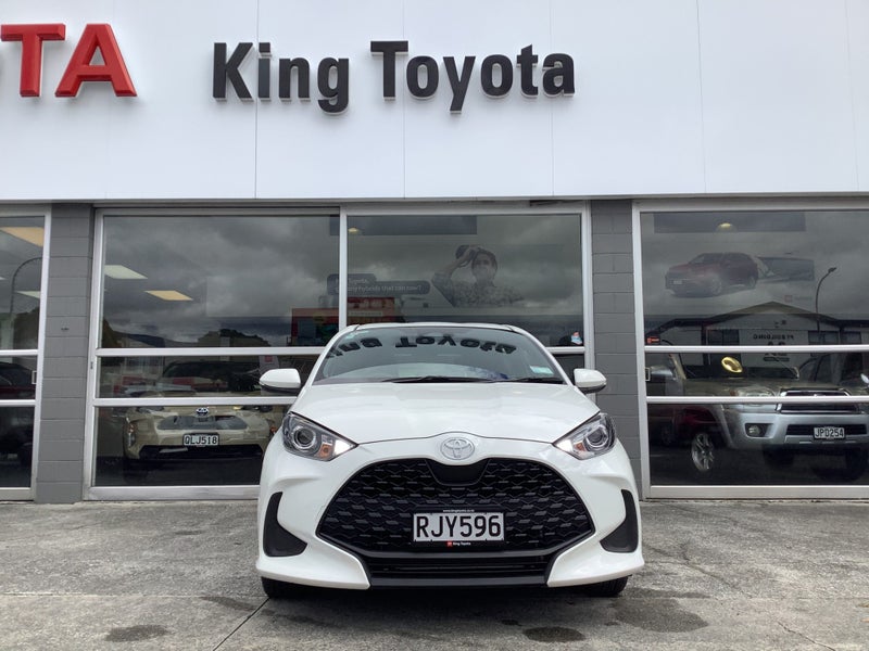 2024 Toyota Yaris GX 1.5P Hybrid Hatch image 2