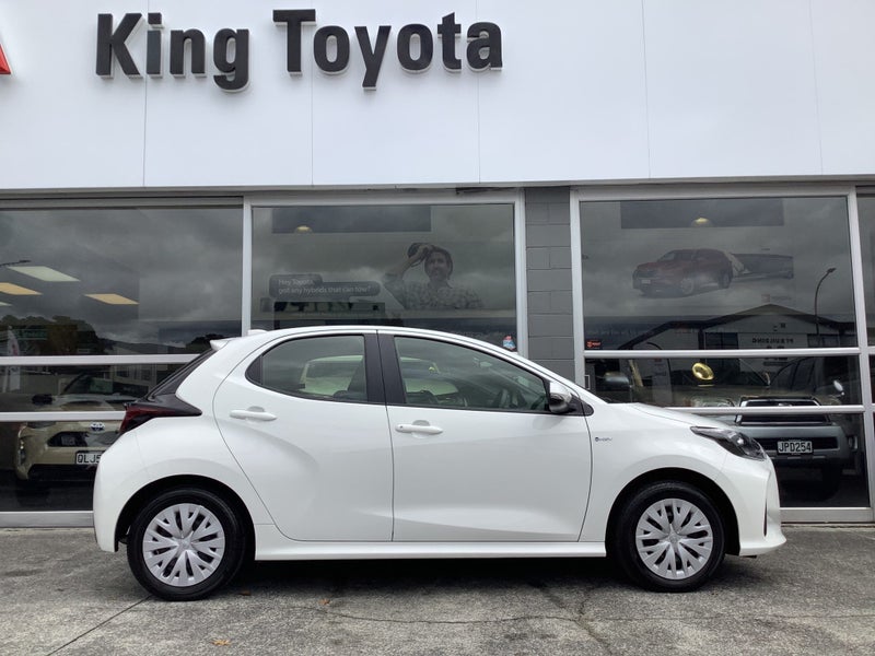 2024 Toyota Yaris GX 1.5P Hybrid Hatch image 3