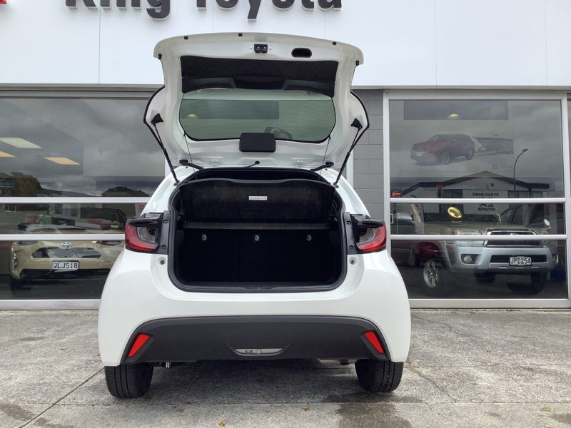 2024 Toyota Yaris GX 1.5P Hybrid Hatch image 5