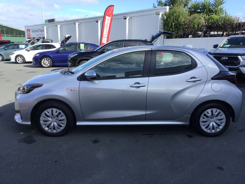 2024 Toyota Yaris GX 1.5P Hybrid Hatch image 5