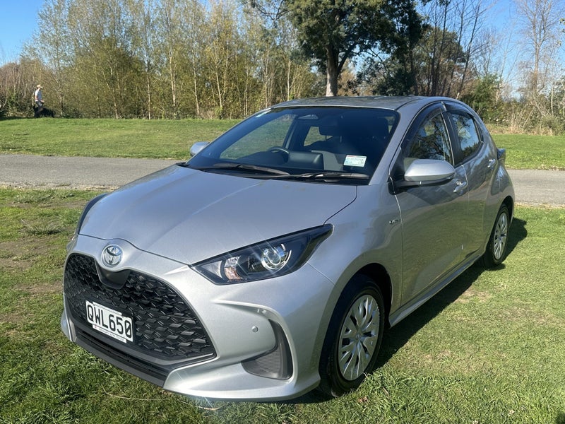 2024 Toyota Yaris GX 1.5P Hybrid Hatch - Ex-Dem... image 1