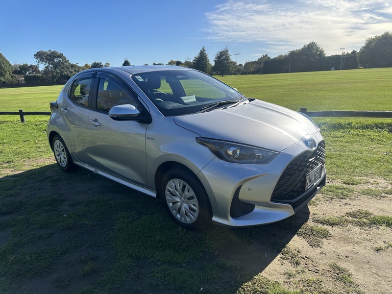 2024 Toyota Yaris GX 1.5P Hybrid Hatch - Ex-Dem... image 4