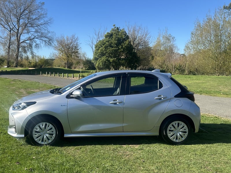 2024 Toyota Yaris GX 1.5P Hybrid Hatch - Ex-Dem... image 5