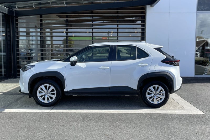 2024 Toyota Yaris GX 2.5 Petrol Hybrid FWD SUV image 3