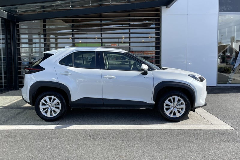 2024 Toyota Yaris GX 2.5 Petrol Hybrid FWD SUV image 5