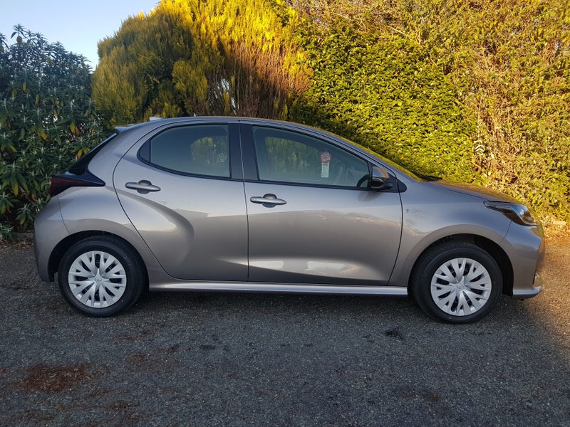 2024 Toyota Yaris GX Hybrid image 4