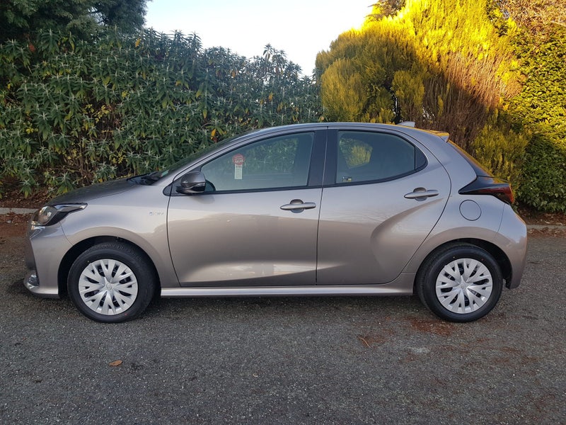 2024 Toyota Yaris GX Hybrid image 5