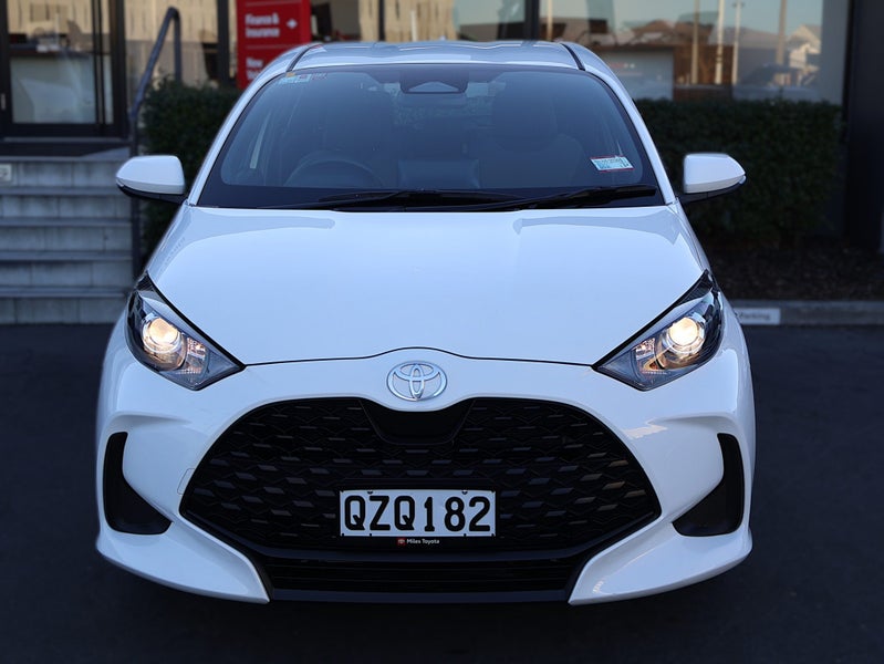2024 Toyota Yaris GX HYBRID, Hatchback image 2
