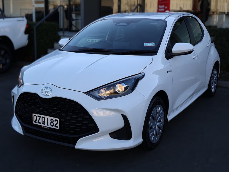 2024 Toyota Yaris GX HYBRID, Hatchback image 3