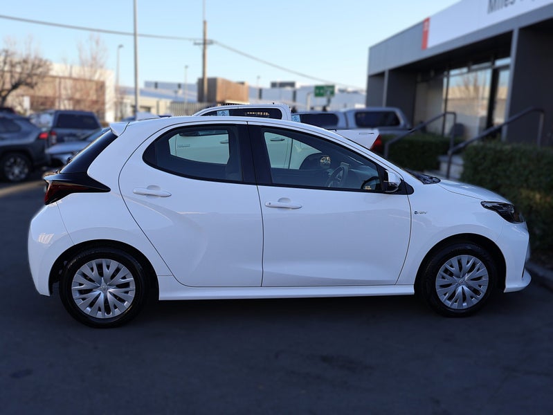 2024 Toyota Yaris GX HYBRID, Hatchback image 4