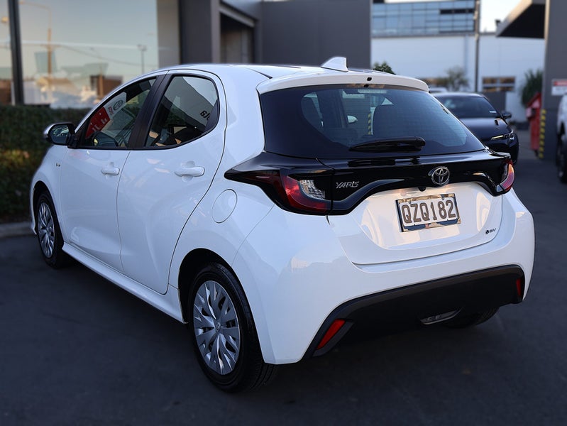 2024 Toyota Yaris GX HYBRID, Hatchback image 5
