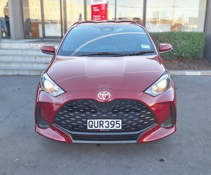 2024 Toyota Yaris GX Hybrid, Hatchback, Auto image 2