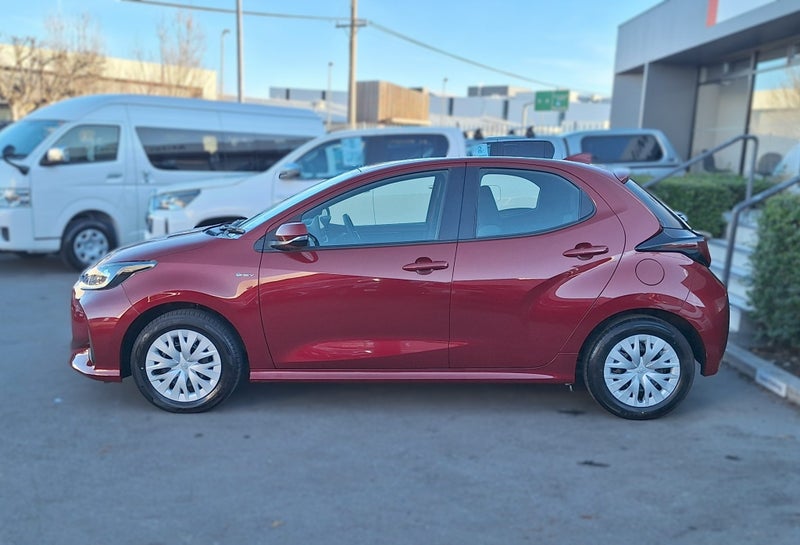 2024 Toyota Yaris GX Hybrid, Hatchback, Auto image 4