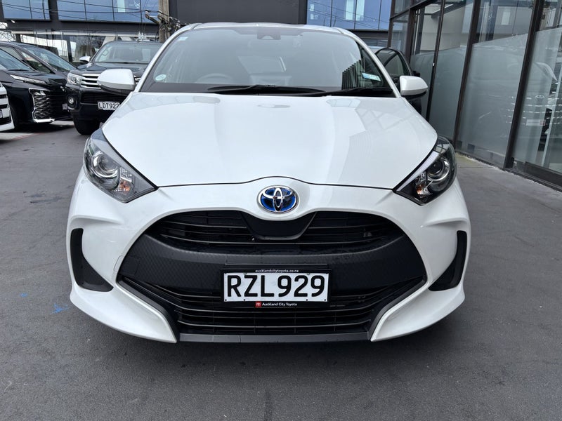 2024 Toyota Yaris X HYBRID image 4