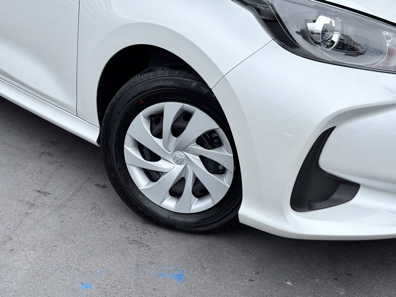 2024 Toyota Yaris X HYBRID image 5