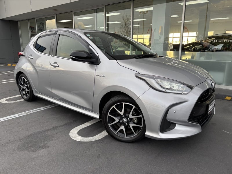 2024 Toyota Yaris ZR 1.5 HYBRID SPORT HATCH image 1