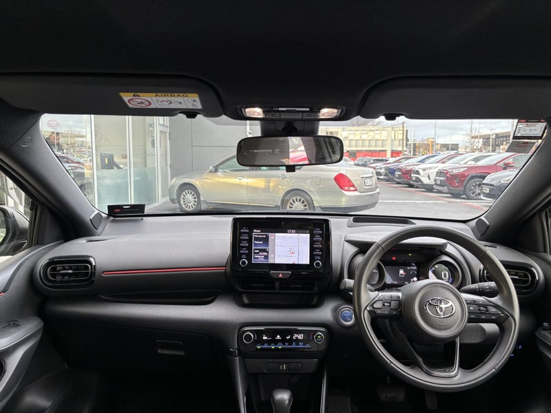 2024 Toyota Yaris ZR 1.5 HYBRID SPORT HATCH image 2