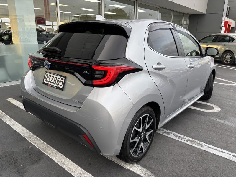 2024 Toyota Yaris ZR 1.5 HYBRID SPORT HATCH image 3