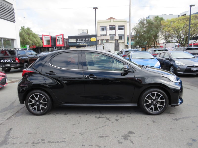 2024 Toyota Yaris ZR 1.5P HV ECVT FWD HB image 3