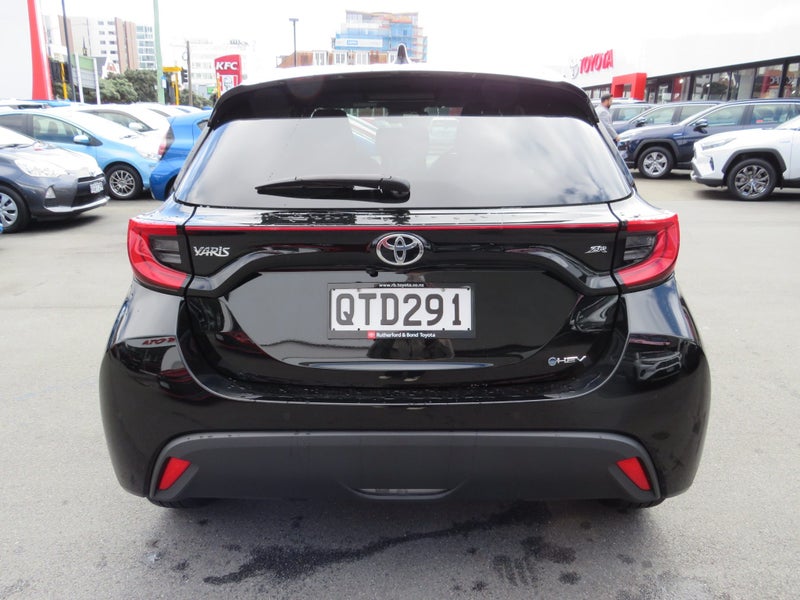 2024 Toyota Yaris ZR 1.5P HV ECVT FWD HB image 5