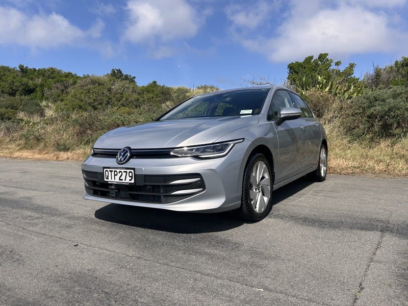 2024 Volkswagen Golf Life image 3