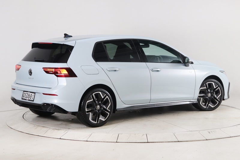 2024 Volkswagen Golf R-Line image 2