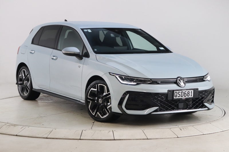 2024 Volkswagen Golf R-Line image 3
