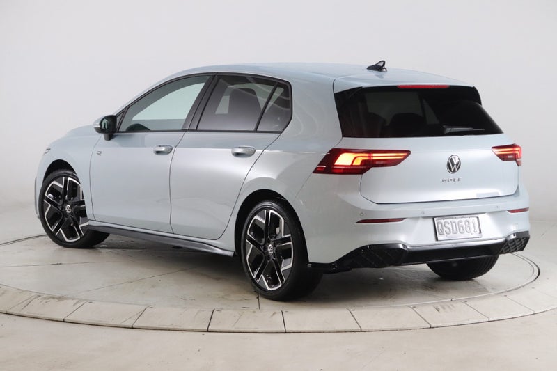 2024 Volkswagen Golf R-Line image 4