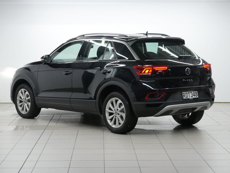 2024 Volkswagen T-Roc Life image 3