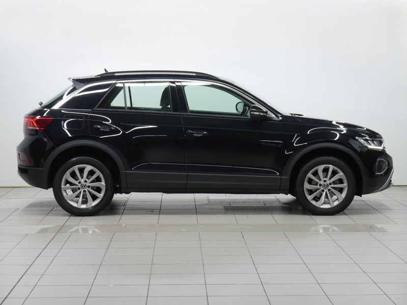 2024 Volkswagen T-Roc Life image 5