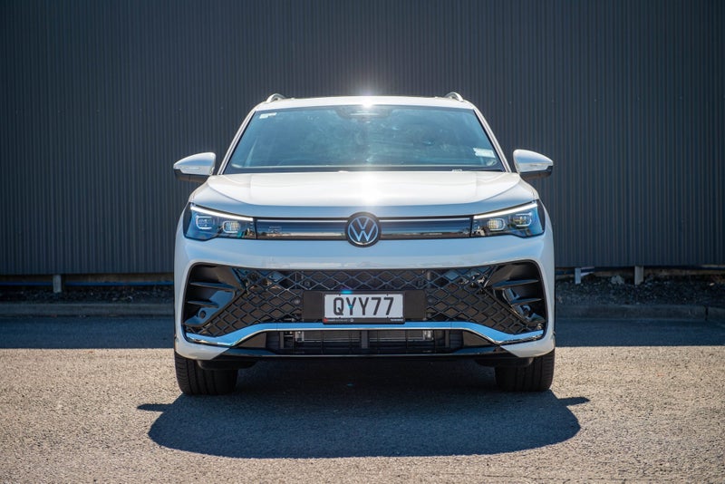 2024 Volkswagen Tiguan TSI R-Line, Touring package image 2