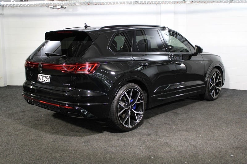 2024 Volkswagen Touareg R PHEV image 2