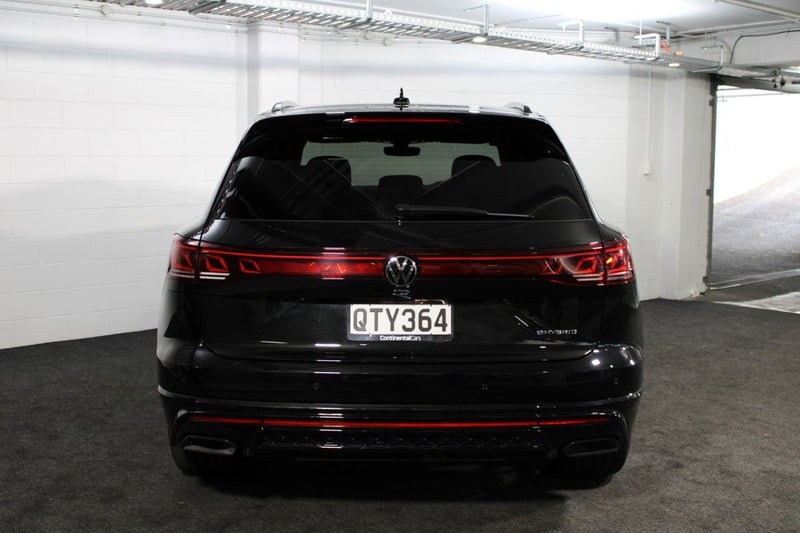 2024 Volkswagen Touareg R PHEV image 4