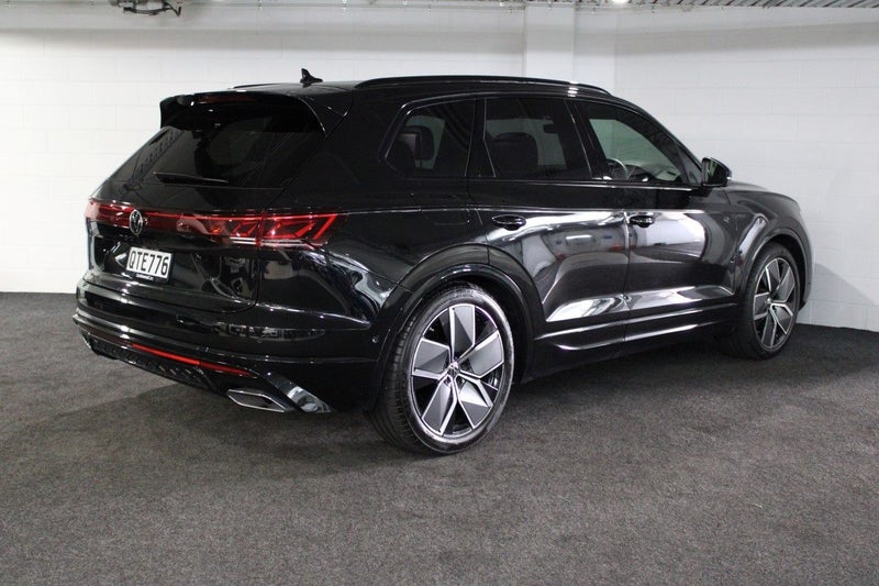 2024 Volkswagen Touareg V6S TDI R-LINE image 2