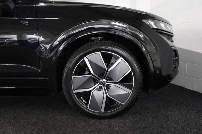 2024 Volkswagen Touareg V6S TDI R-LINE image 5