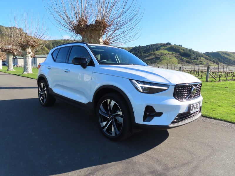 2024 Volvo XC40 B4 FWD Ultimate/Ultra Dark image 5
