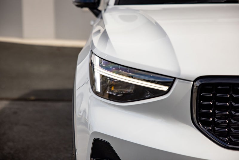 2024 Volvo XC40 B4 FWD Ultra Dark image 3