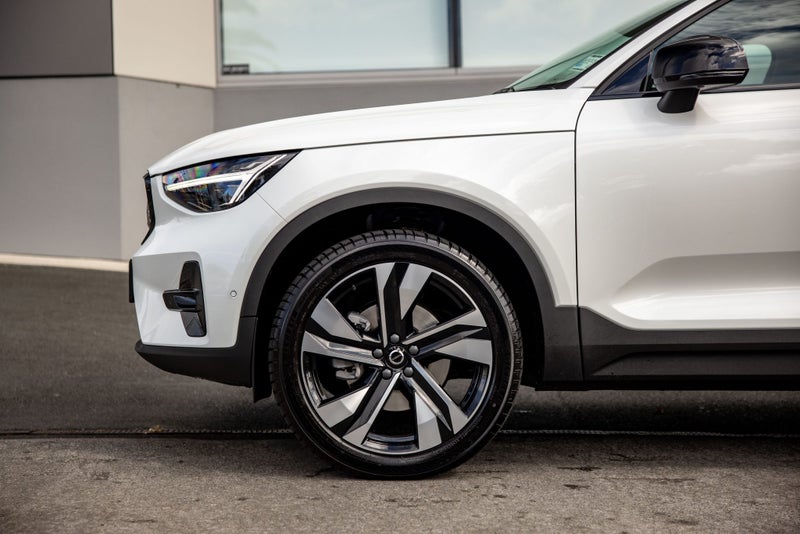 2024 Volvo XC40 B4 FWD Ultra Dark image 5
