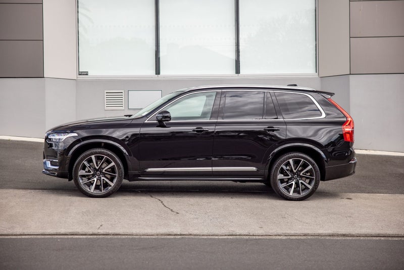 2024 Volvo XC90 B5 AWD Ultimate Bright image 3