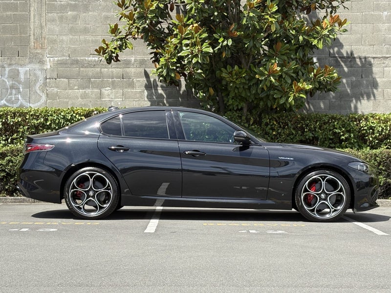 2025 Alfa Romeo Giulia Veloce image 2