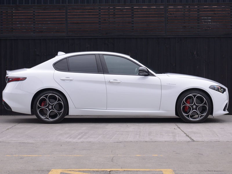 2025 Alfa Romeo Giulia Veloce image 2