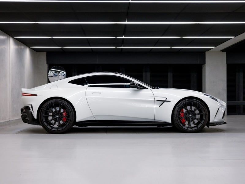 2025 Aston Martin Vantage Coupe image 3