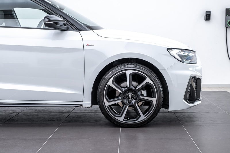 2025 Audi A1 35 TFSI S LINE image 4