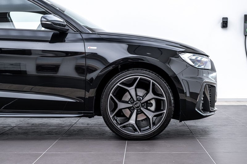 2025 Audi A1 35 TFSI S LINE image 3