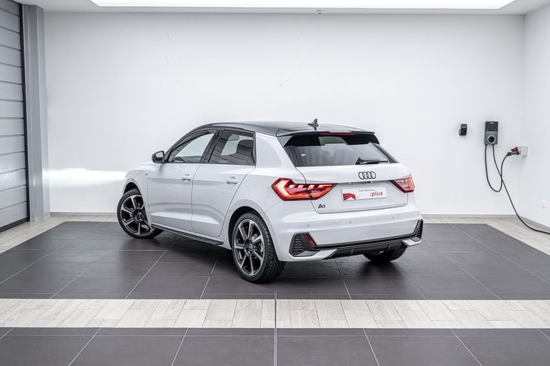 2025 Audi A1 35 TFSI S LINE image 3
