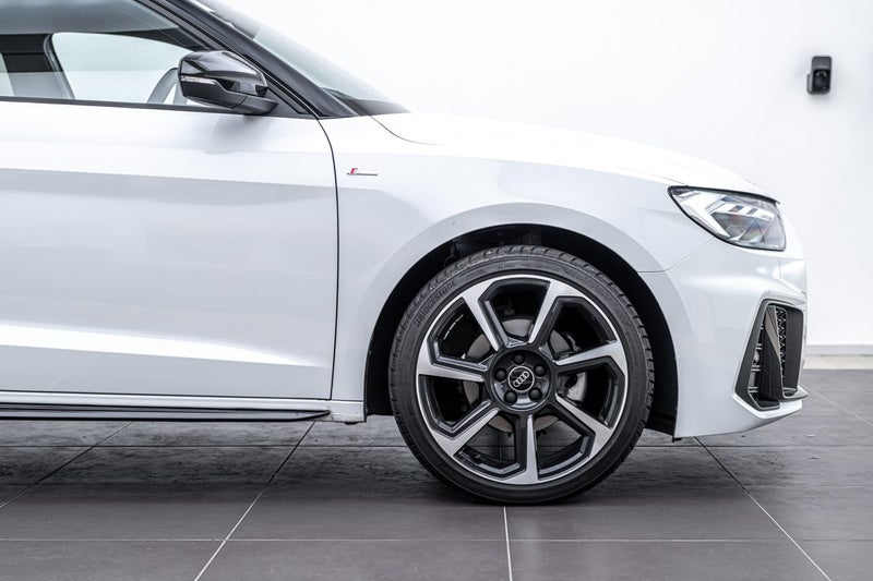 2025 Audi A1 35 TFSI S LINE image 4